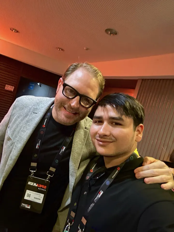 Santiago Rengifo con Mauricio Hoyos, de Shark Tank